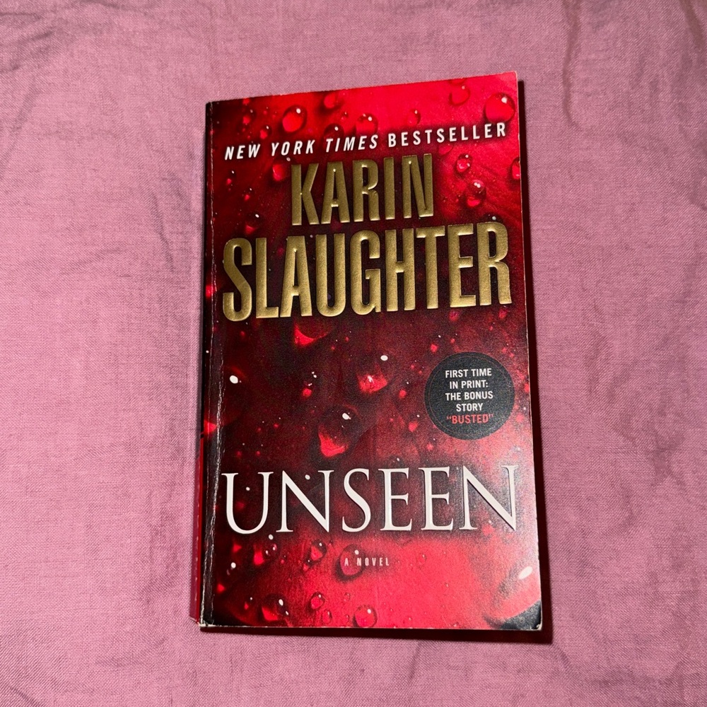 Unseen by Karin Slaughter Paperback Book (Will Trent 7) and short story “Busted”